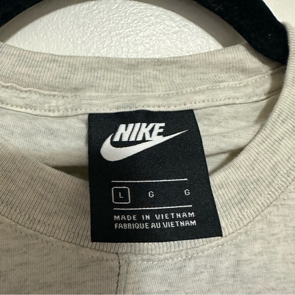 Nike Earth Day Short Sleeve Rainbow Selvedge Dolman T-Shirt - Picture 11 of 13